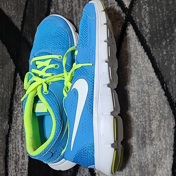 NIKE FLEX EXPERIENCE RN ATHLETIC RUNNING SHOES - Picture 10 of 11
